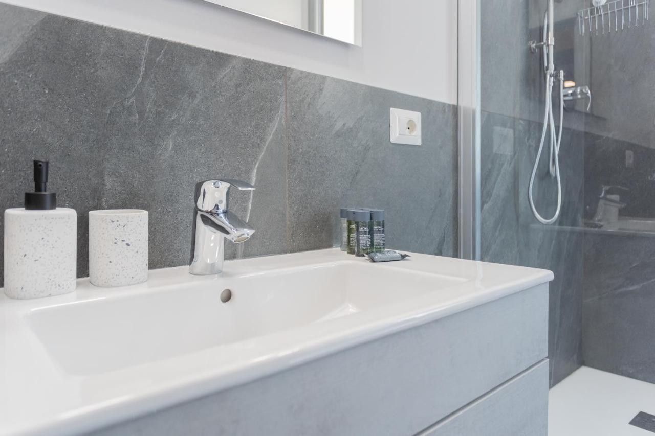Sant'Agostino Apartments By Rent All Como Bagian luar foto